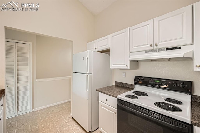 kitchen featuring under cabinet range hood, freestanding refrigerator, electric range oven, and dark countertops