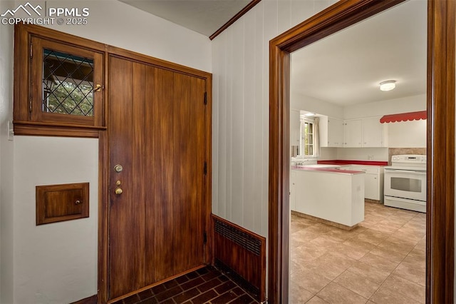 2126 Wood Ave, Colorado Springs, CO 80907 - view of foyer