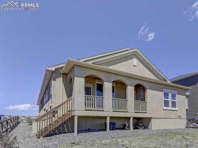 view of front facade featuring a porch and stucco siding