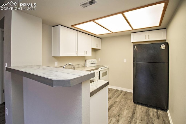 124 W Rockrimmon Blvd Unit 103, Colorado Springs, CO 80919 - kitchen featuring freestanding refrigerator, electric range, light wood-style flooring, a peninsula, and white cabinetry