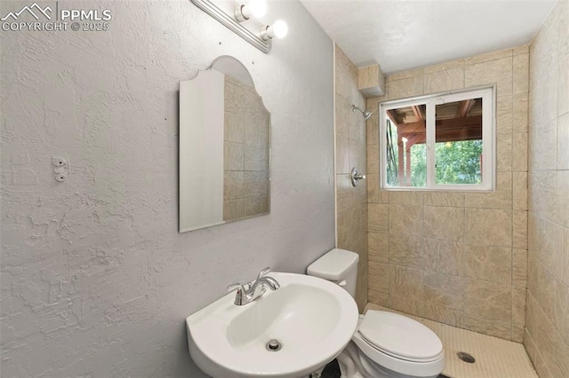 514 Dexter St, Colorado Springs, CO 80911 - bathroom with a tile shower, toilet, and a sink