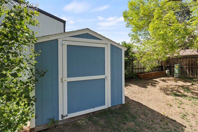 514 Dexter St, Colorado Springs, CO 80911 - view of shed with fence