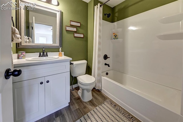 7367 Cornice Pt, Colorado Springs, CO 80923 - bathroom with wood finished floors, toilet, vanity, shower / bath combo, and a textured wall