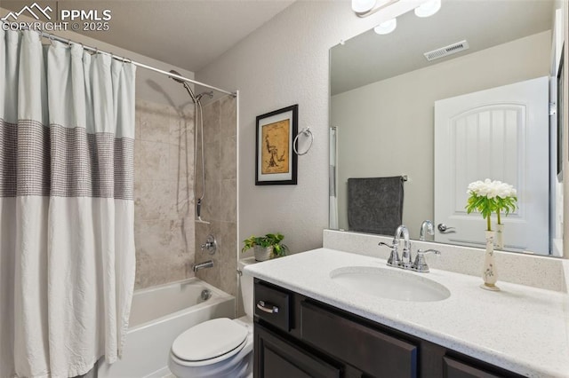 full bath featuring shower / bath combo with shower curtain, toilet, vanity, and a textured wall