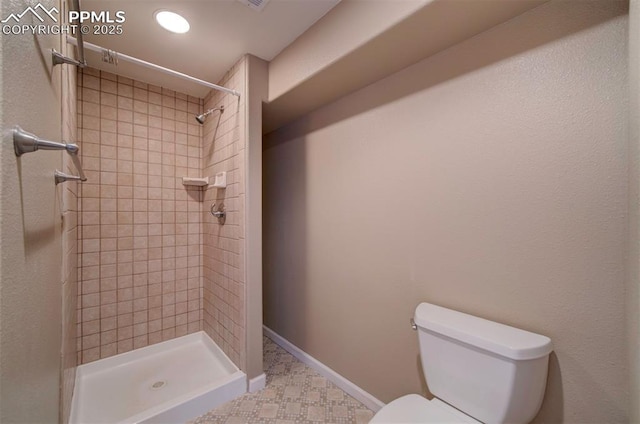 6726 Annanhill Pl, Colorado Springs, CO 80922 - bathroom featuring toilet, a stall shower, and recessed lighting