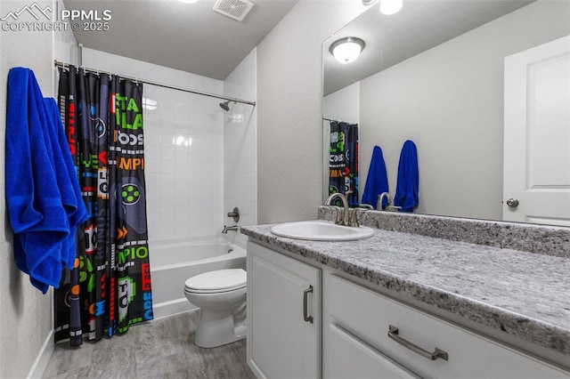 8674 Tranquil Knoll Ln, Colorado Springs, CO 80927 - full bath with vanity, toilet, shower / bath combo with shower curtain, wood finished floors, and baseboards