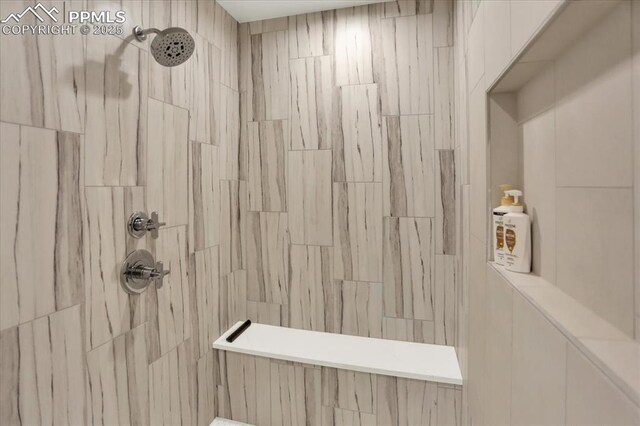 7871 Bannockburn Trl, Colorado Springs, CO 80908 - bathroom featuring a tile shower