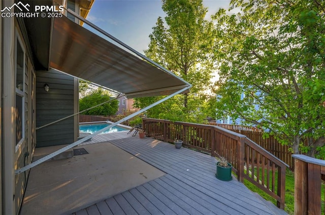 deck featuring fence