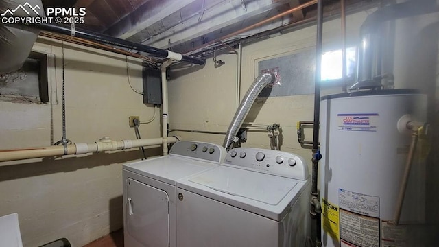 2733 5th Ave, Pueblo, CO 81003 - clothes washing area featuring gas water heater and washing machine and clothes dryer