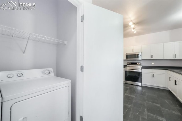 1833 Reilly Grv, Colorado Springs, CO 80951 - clothes washing area with washer / dryer