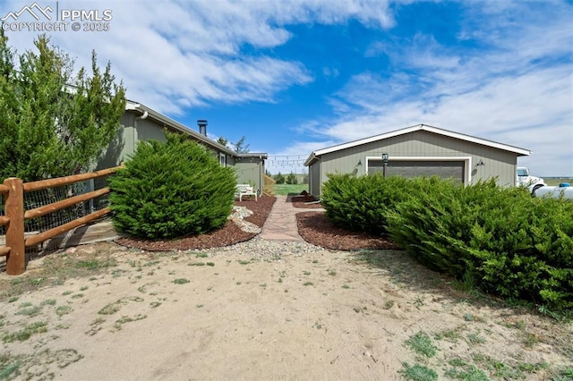 view of yard featuring fence and an outdoor structure