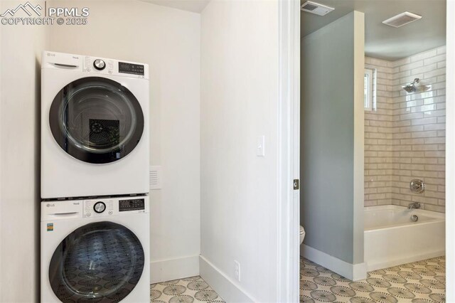 825 N Wahsatch Ave, Colorado Springs, CO 80903 - washroom with stacked washer / drying machine and baseboards