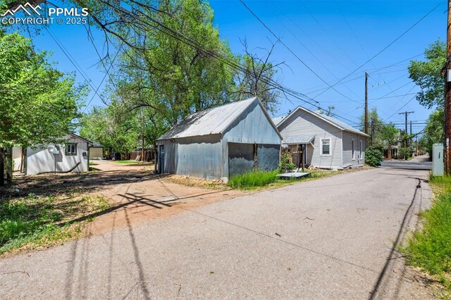 825 N Wahsatch Ave, Colorado Springs, CO 80903 - view of garage