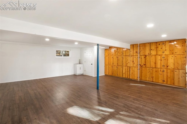 finished basement with dark wood-style flooring, recessed lighting, and baseboards