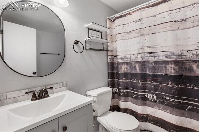 full bathroom featuring a textured wall, vanity, toilet, and a shower with shower curtain