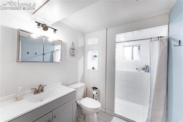 2506 Templeton Gap Rd, Colorado Springs, CO 80907 - bathroom featuring a tile shower, toilet, vanity, and tile patterned floors