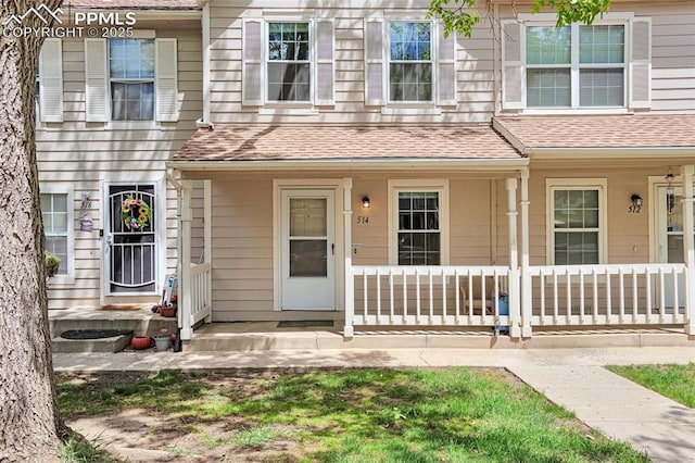 514 Shady Crest Cir, Colorado Springs, CO 80916 - view of front facade with covered porch and a shingled roof