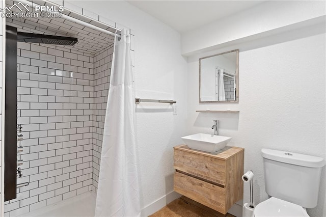 1107 Parkview Blvd, Colorado Springs, CO 80905 - full bath with vanity, toilet, and a tile shower