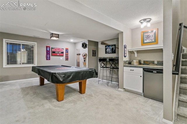 9131 Estebury Cir, Colorado Springs, CO 80920 - rec room featuring light carpet, bar with sink, baseboards, billiards table, and a textured ceiling