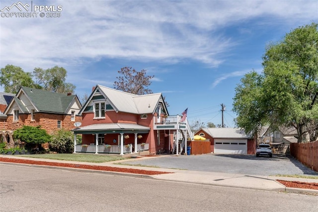 521 W Corona Ave, Pueblo, CO 81004 - view of front facade with a porch, fence, and a detached garage