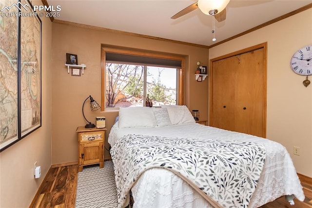 1053 Kings Crown Rd, Woodland Park, CO 80863 - bedroom with wood finished floors, a closet, ornamental molding, baseboards, and ceiling fan