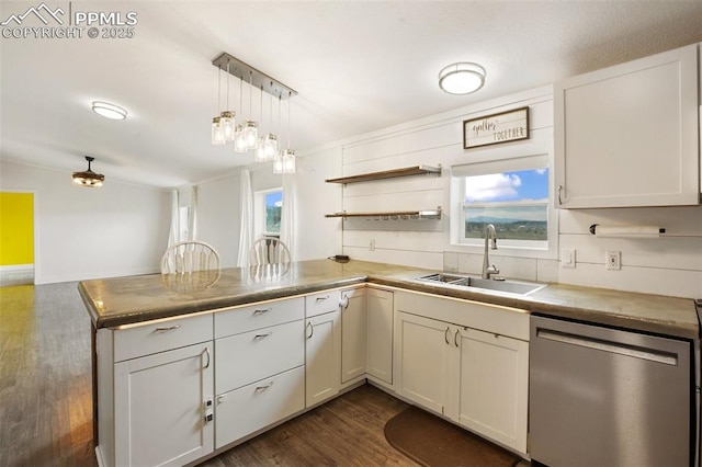 527 Golden Grain Ln, Divide, CO 80814 - kitchen featuring stainless steel dishwasher, a sink, a peninsula, dark wood-style flooring, and hanging light fixtures
