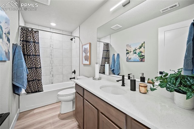 3071 Curly Grv, Colorado Springs, CO 80922 - bathroom featuring wood finished floors, toilet, vanity, and shower / bath combo