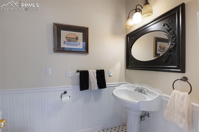 610 Matterhorn Cir, Westcliffe, CO 81252 - bathroom featuring wainscoting