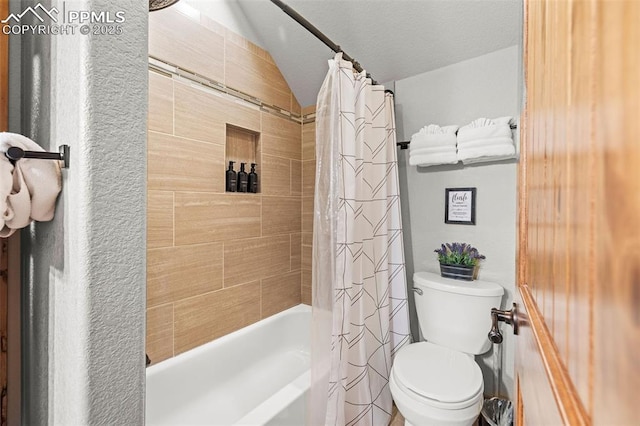 404 S Willow St, Woodland Park, CO 80863 - full bath featuring shower / bathtub combination with curtain, toilet, and vaulted ceiling