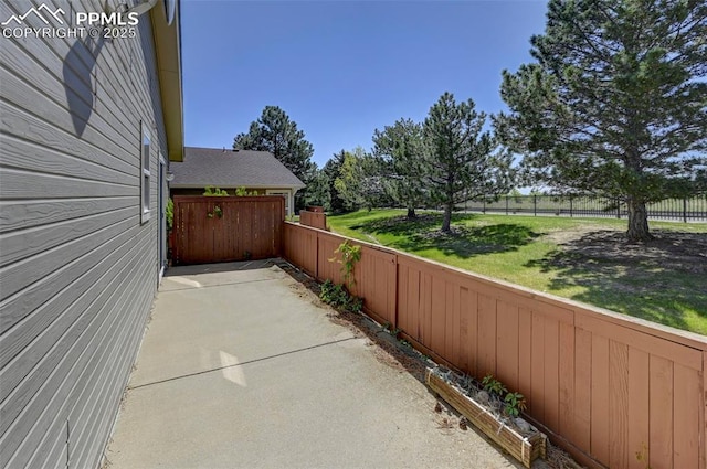 2609 Freedom Hts, Colorado Springs, CO 80904 - view of patio / terrace