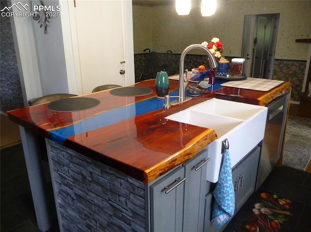 4307 Valli Vista Rd, Colorado Springs, CO 80915 - kitchen with gray cabinets, a sink, and stainless steel dishwasher