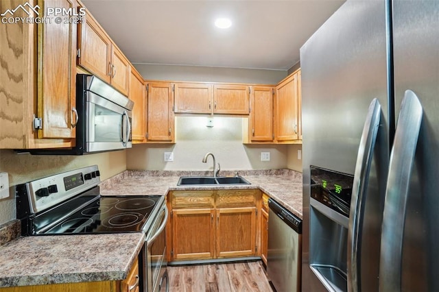 27 Stovel Cir, Colorado Springs, CO 80916 - kitchen featuring stainless steel appliances, a sink, light wood-style flooring, and light countertops