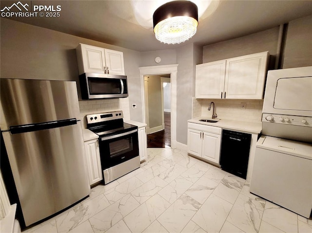18 S 13th St, Colorado Springs, CO 80904 - kitchen featuring stainless steel appliances, stacked washer and clothes dryer, a sink, and light countertops