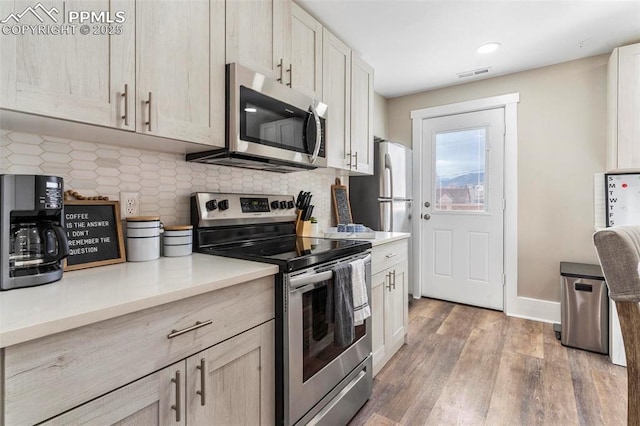 1807 W Colorado Ave, Colorado Springs, CO 80904 - kitchen featuring stainless steel appliances, tasteful backsplash, light wood finished floors, light countertops, and recessed lighting
