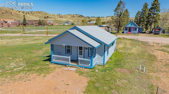 133 W Golden Ave, Cripple Creek, CO 80813 - bungalow-style house featuring covered porch, a front yard, and a mountain view