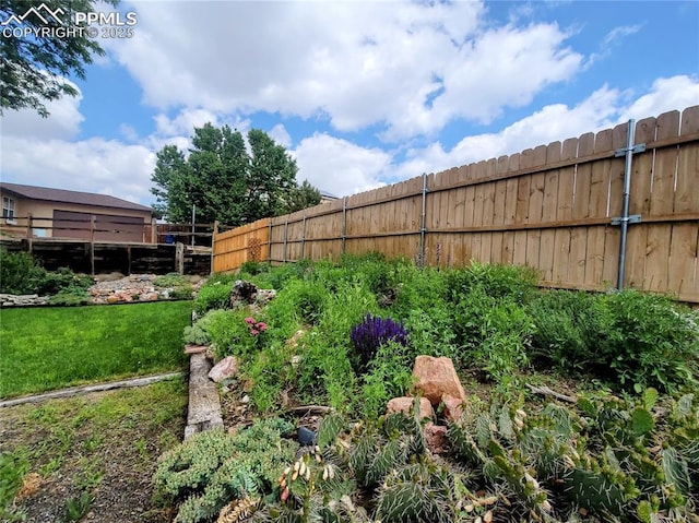 2115 Rangeview Dr, Pueblo, CO 81008 - view of yard