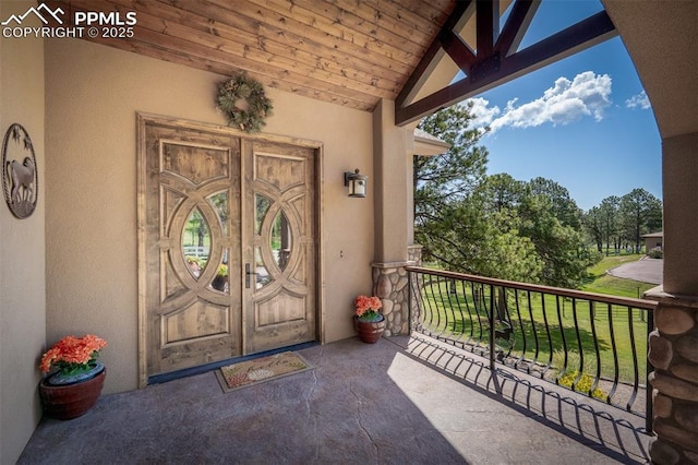 8610 Wildridge Rd, Colorado Springs, CO 80908 - property entrance with stucco siding and a balcony