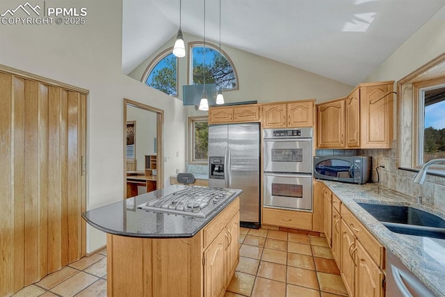 17580 Chipped Arrow Way, Monument, CO 80132 - kitchen with stainless steel appliances, a sink, high vaulted ceiling, a kitchen island, and dark stone counters