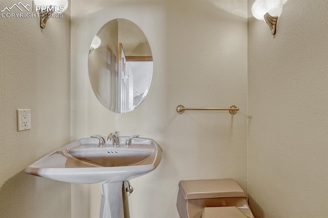 17580 Chipped Arrow Way, Monument, CO 80132 - bathroom with a textured wall