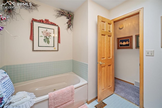 435 W Woodmen Rd, Colorado Springs, CO 80919 - full bathroom featuring a jetted tub and baseboards