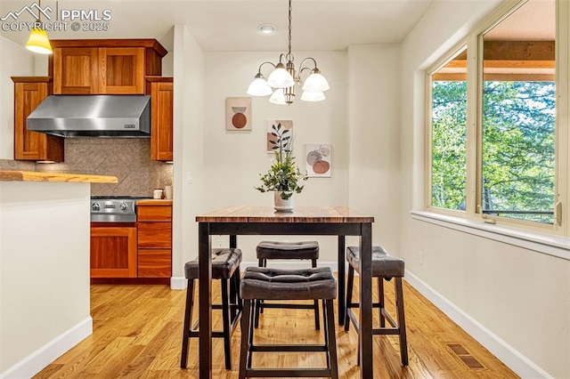 4775 Neeper Valley Rd, Manitou Springs, CO 80829 - dining space with light wood-style flooring, healthy amount of natural light, a chandelier, baseboards, and recessed lighting