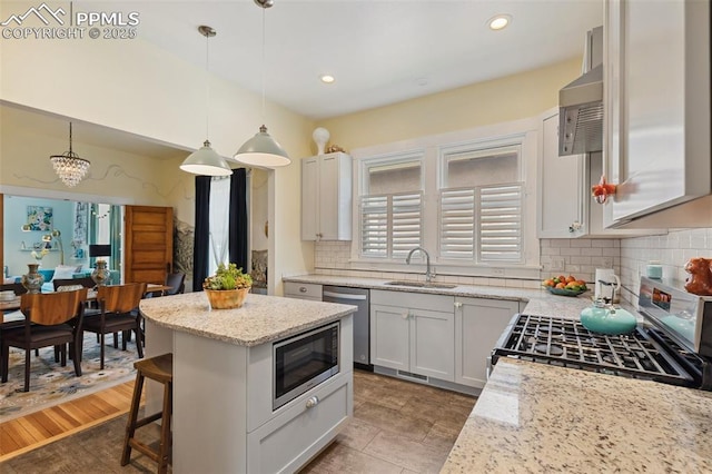1212 W Cucharras St, Colorado Springs, CO 80904 - kitchen featuring appliances with stainless steel finishes, a sink, healthy amount of natural light, backsplash, and recessed lighting