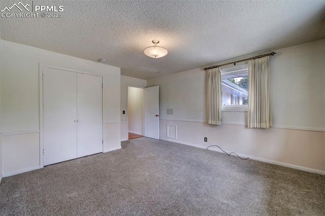 130 Cresta Rd, Colorado Springs, CO 80906 - unfurnished bedroom featuring carpet floors, a textured ceiling, and a closet