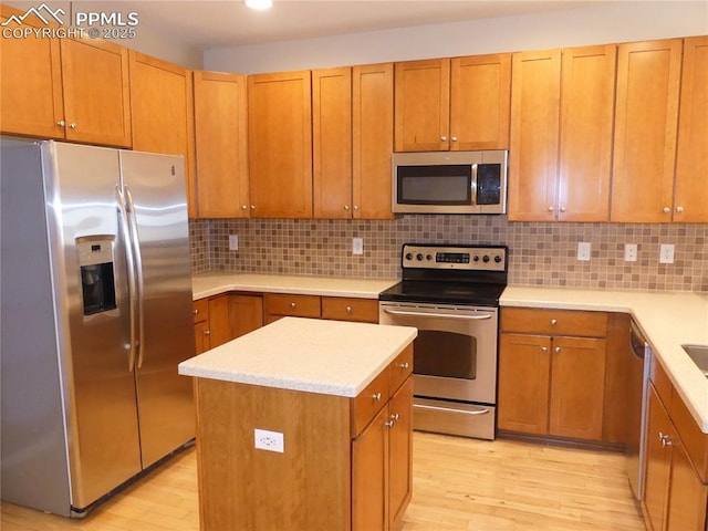 828 S Wahsatch Ave, Colorado Springs, CO 80903 - kitchen with stainless steel appliances, light wood-style flooring, light countertops, a center island, and recessed lighting