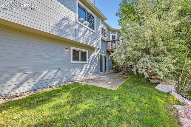5437 Lions Gate Ln, Colorado Springs, CO 80919 - view of grassy yard featuring a patio area and a balcony