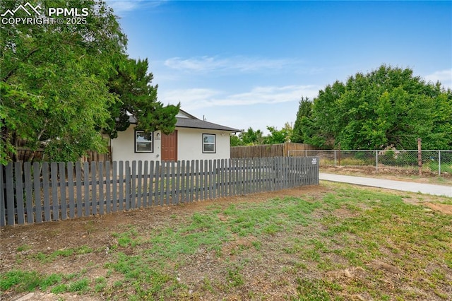 1205 Catalpa St, Pueblo, CO 81001 - view of fenced yard