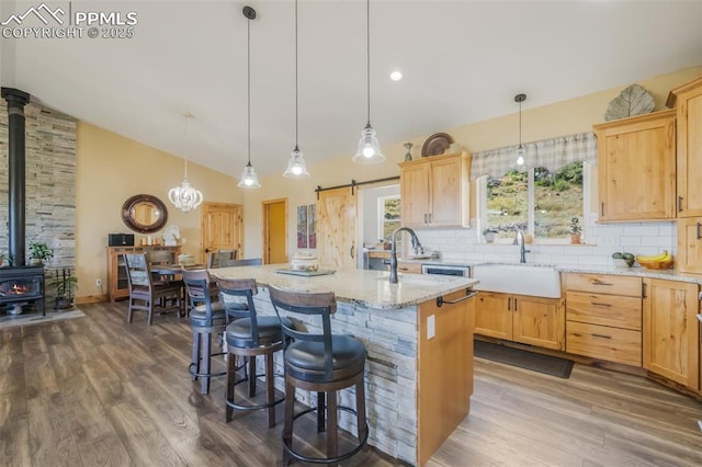 325 Spring Valley Dr, Florissant, CO 80816 - kitchen featuring a sink, light brown cabinetry, backsplash, dark wood-style flooring, and high vaulted ceiling