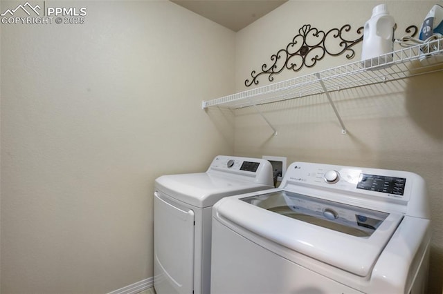 6874 Quiet Pond Pl, Colorado Springs, CO 80923 - laundry area featuring washing machine and clothes dryer and baseboards
