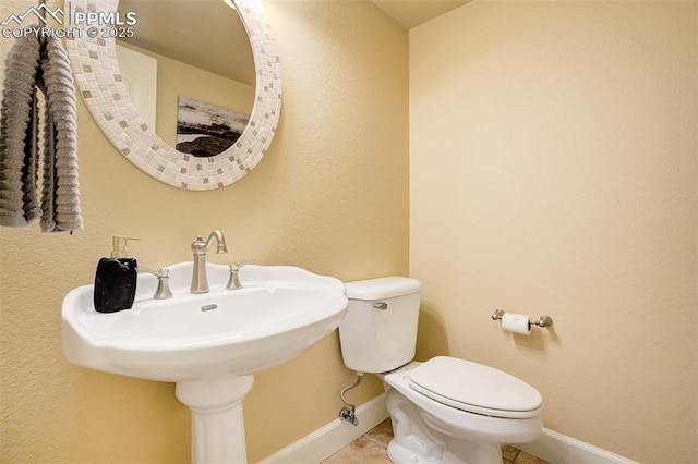 5085 Saxton Hollow Rd, Colorado Springs, CO 80908 - bathroom featuring baseboards and tile patterned floors