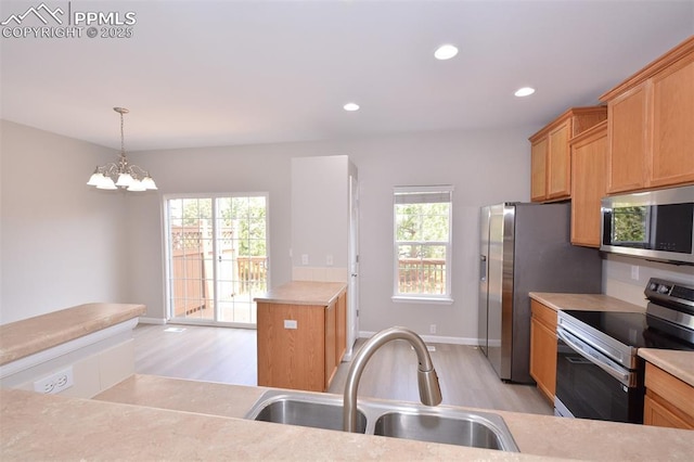 1160 Walters Pt, Monument, CO 80132 - kitchen featuring stainless steel appliances, a sink, light wood-type flooring, light countertops, and recessed lighting